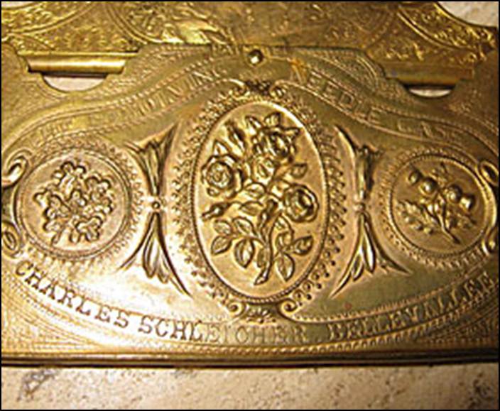 A close-up of a gold belt buckle

Description automatically generated